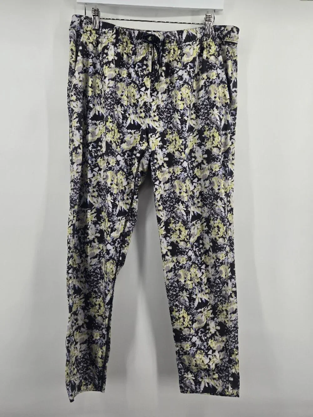 Lululemon Jet Crop *Luxtreme 27